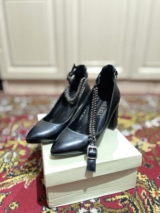 Продам женские туфли, шикарные