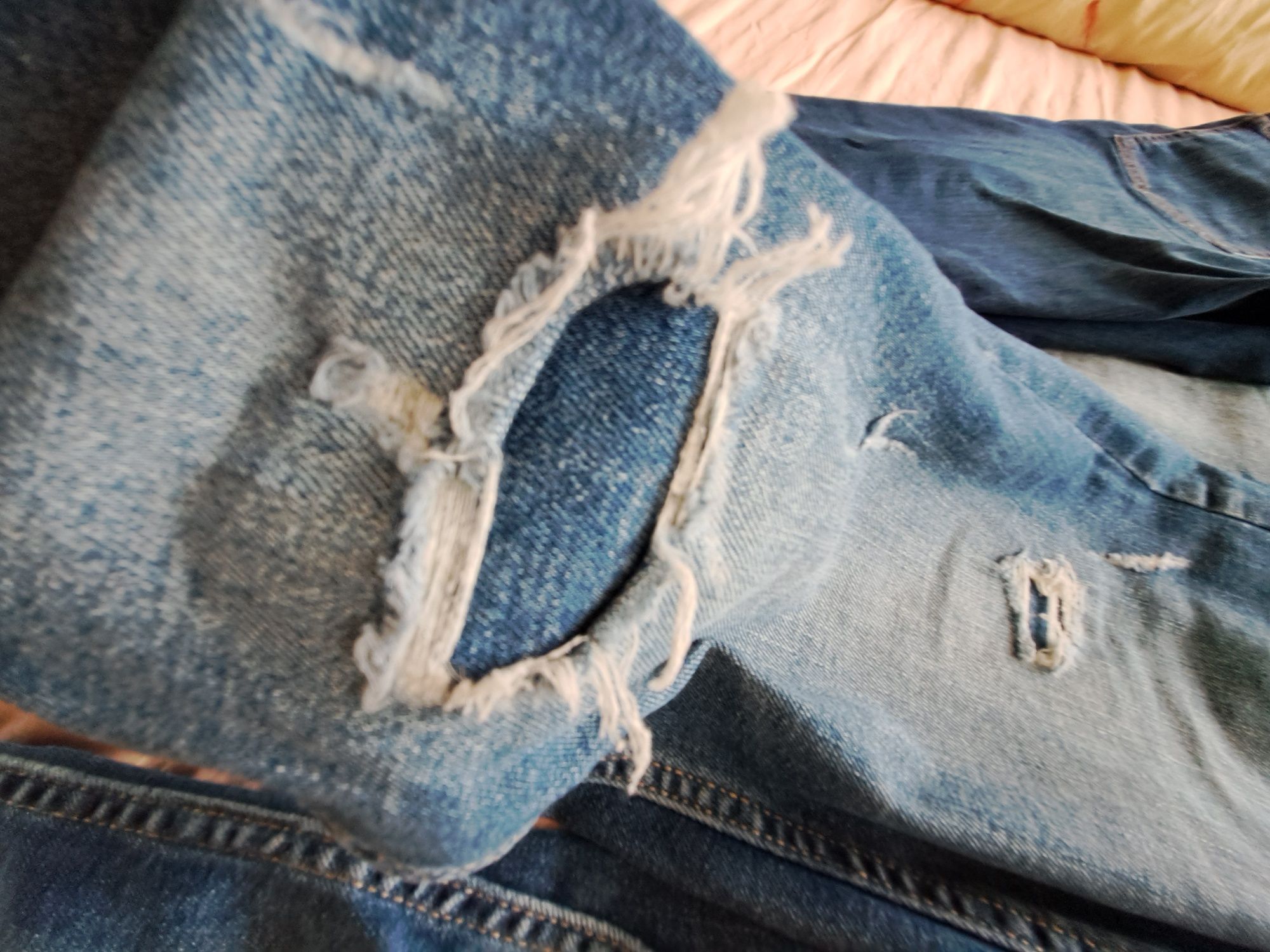 Jeans baieti 11-12 ani.