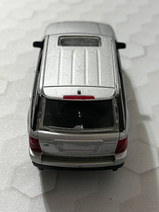 Vând mașina de jucărie ( Range Rover )