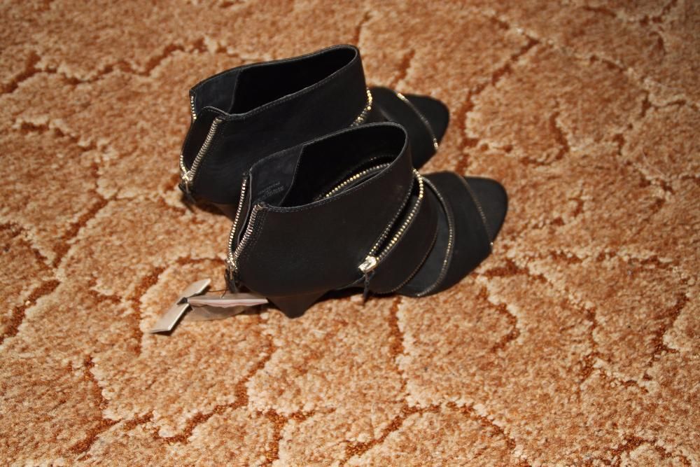 Vand Sandale dama Bershka marimea 37