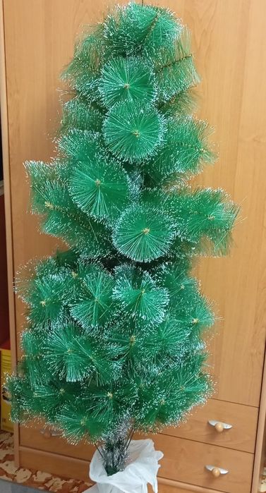Продам ёлочку  метровая