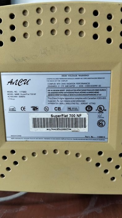 Манитор работает в хорошем состоянии работает