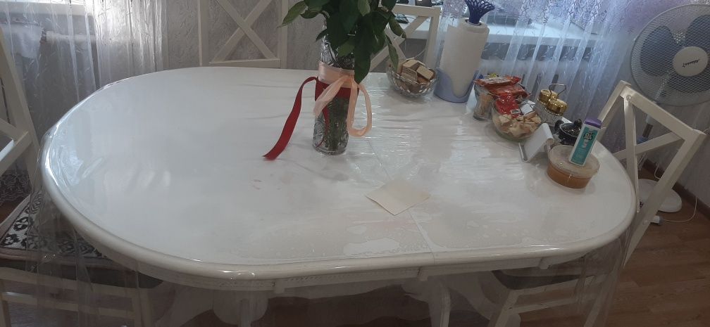 Продам обеденный стол и 6 стульев