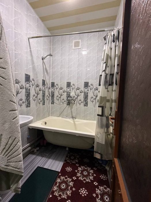 Monika tomonda 2 xonali uy sotiladi