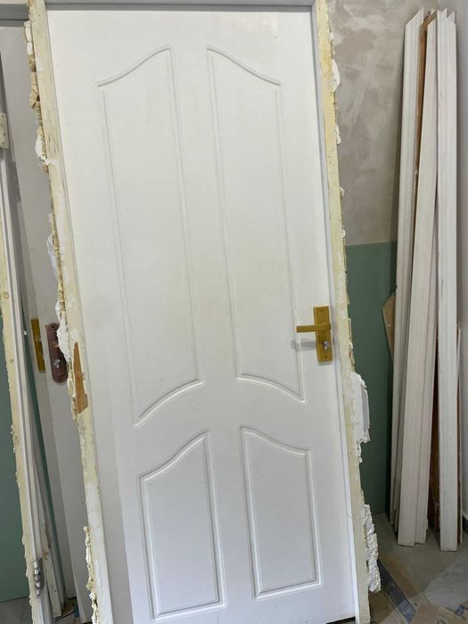 Двери шир 70 и 80 , 4 штуки СРОЧНО  с коробкой и обналичниками