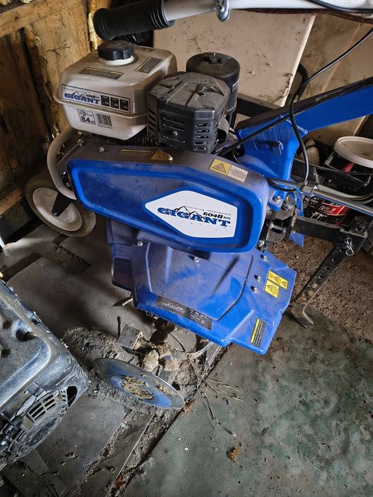 Vând motocultor,