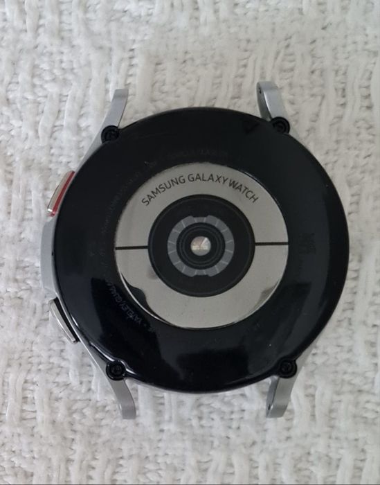 Продавам Samsung Watch 4 Classic with extra bands