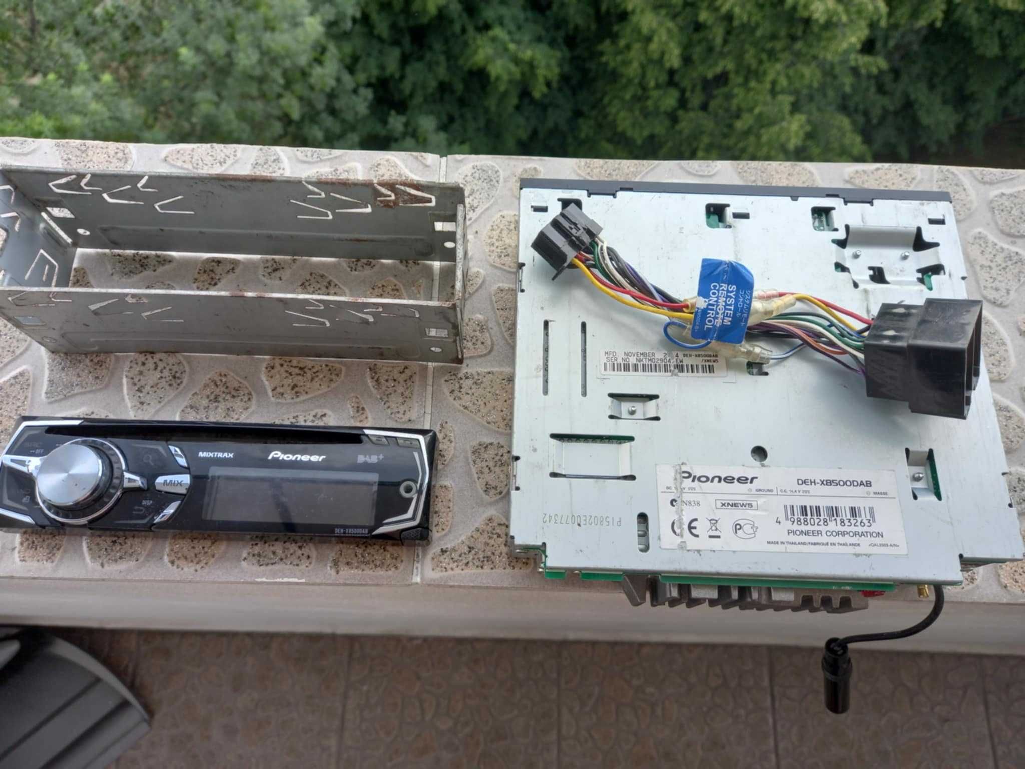Pioneer DEH-X8500DAB за кола