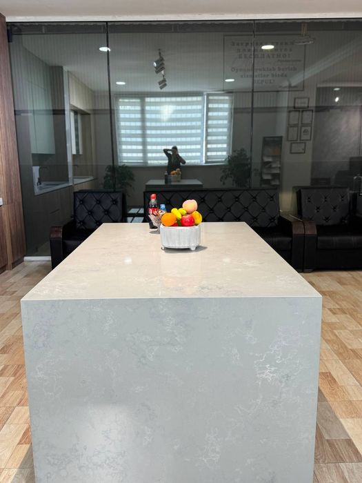 Столешница из кварцевого камня
