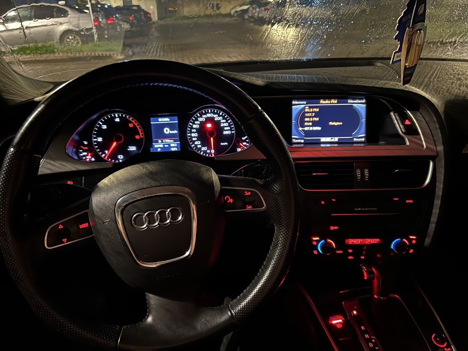 Vând Audi A4 B8 2011