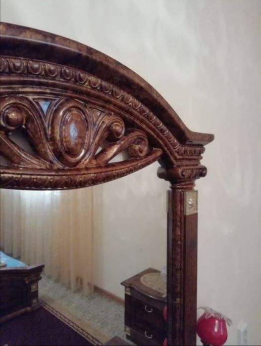 Продается спальный гарнитур