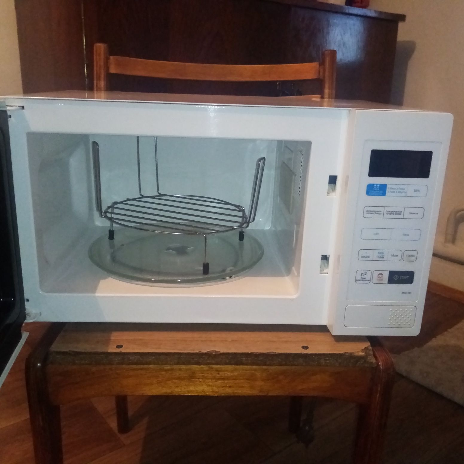Продам микровалновку LG.