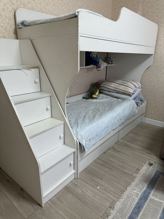 Продам детскую кровать с матрасом срочно