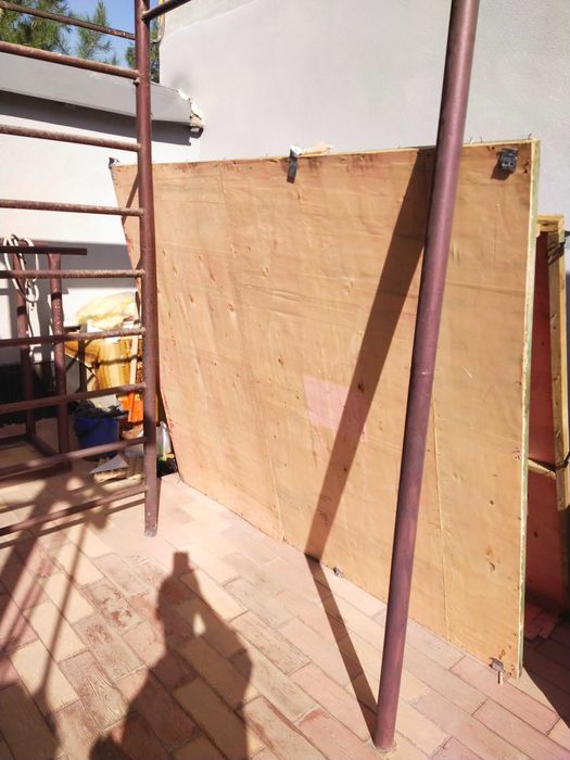 Поддон прочный отдам бесплатно