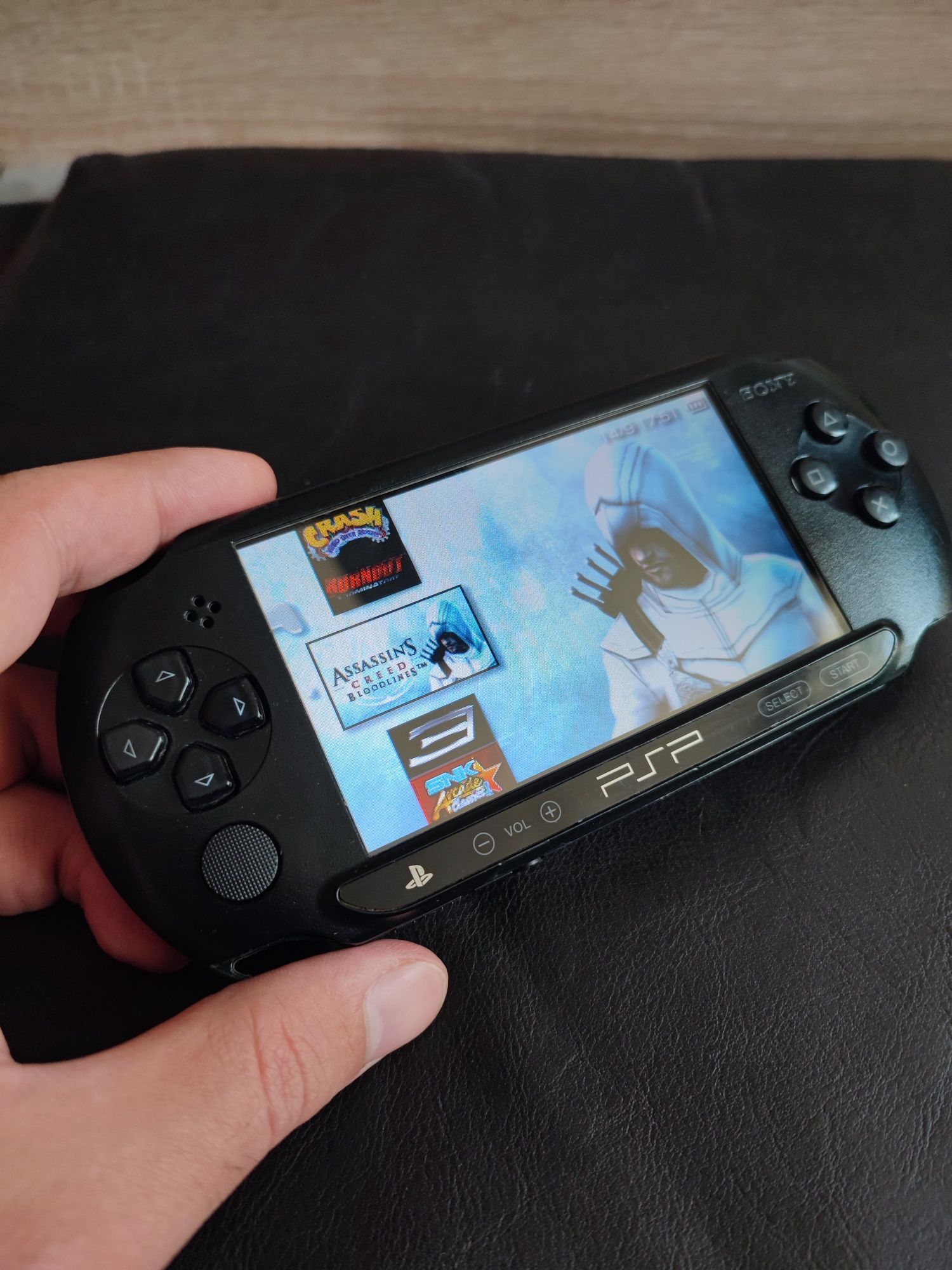 Sony PSP Street + 32 GB памет + 40 игри + зарядно