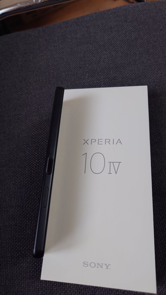 Sony Xperia 10 lV,-128GB, 6GB RAM, + оригинален  калъф