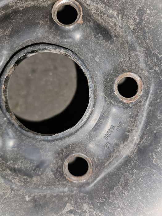 Продавам джанта с гума 205/55/16 1 бр за VAG групата.