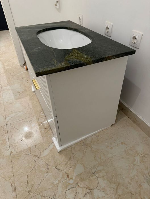 Mobilier baie chiuvetă blat din granit verde lavoar Villeroy Boch nou