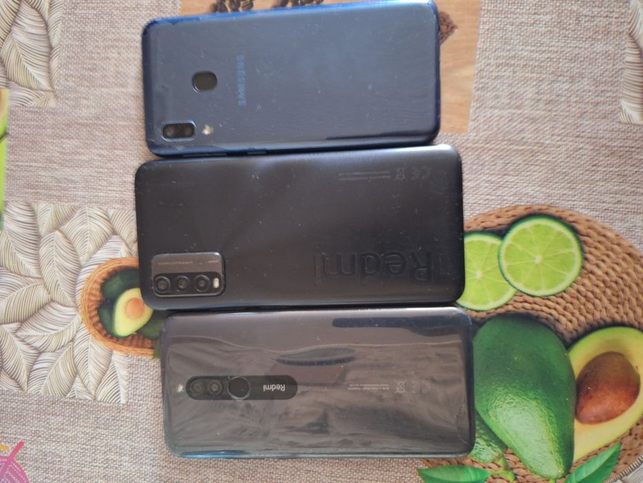 Vand telefoane sparte
