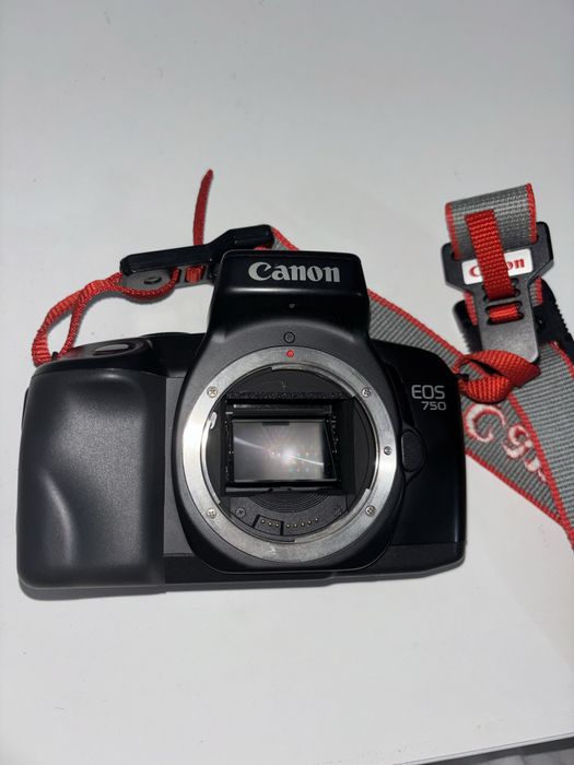 Canon EOS 750- aparat foto pe film 35mm, body only, vintage SRL Canon