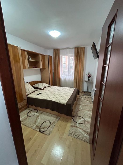 Închiriez apartament cu 2 camere str. CLOȘCA - CETATE