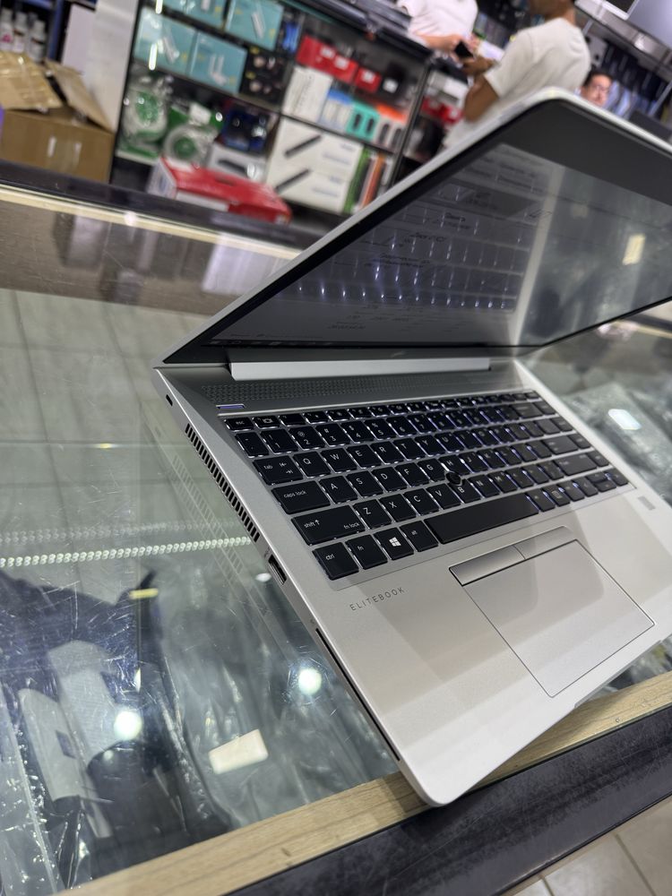 HP Elitebook  R5 3500U  DDR4 8GB  256SSD  NVMe M.2  14 IPS FHD  B/U