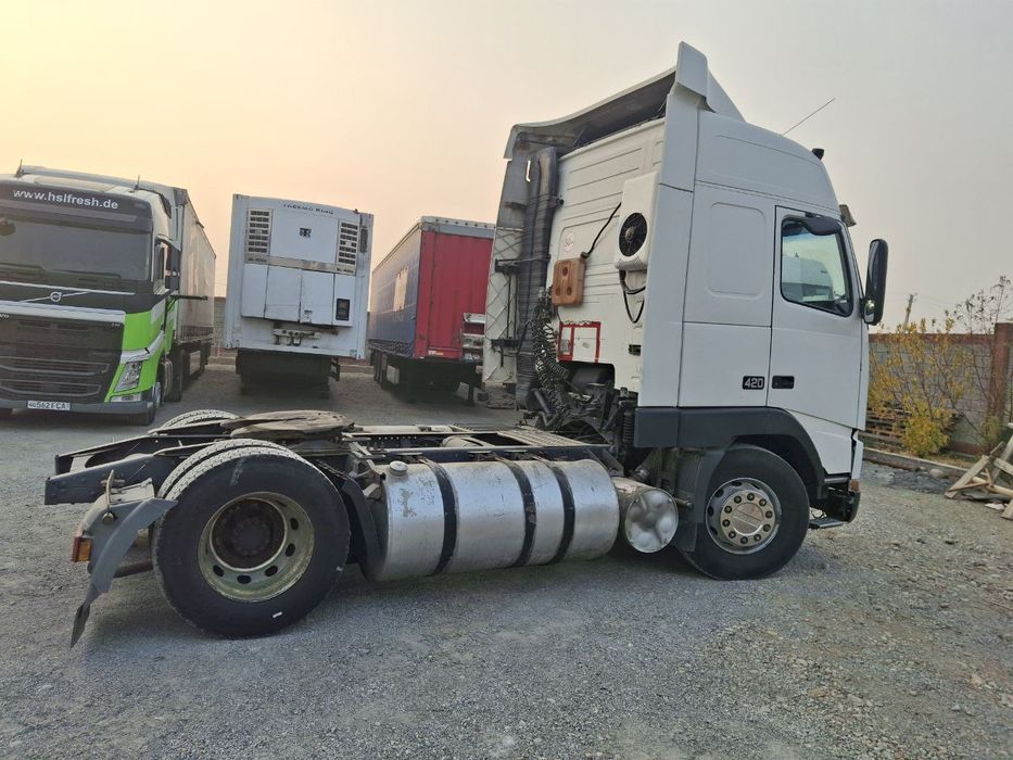 Yuk avtomobili VOLVO FH12 sotiladi