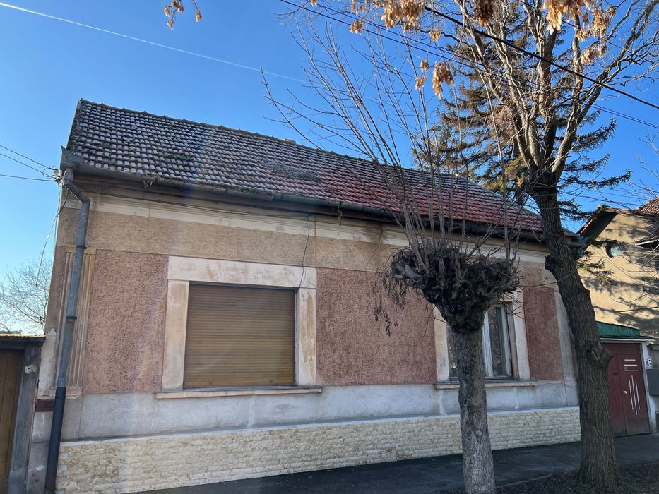 Vând casă ultracentral în Salonta - 3 camere
