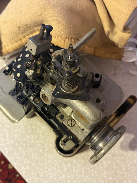 Продам швейную машинку