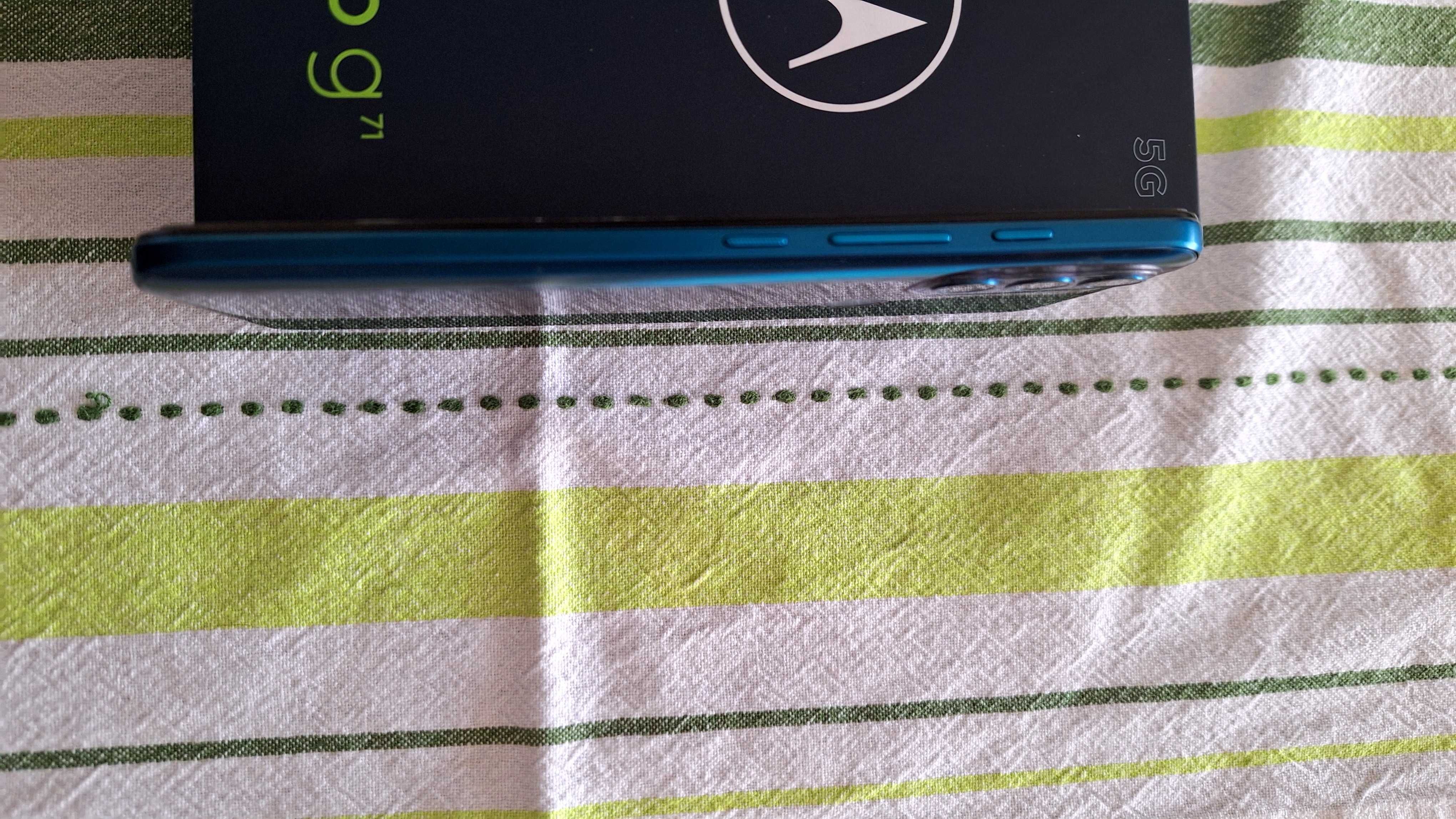 Motorola moto g71, 128GB, 6GB RAM Dual, 5G, подарък часовник