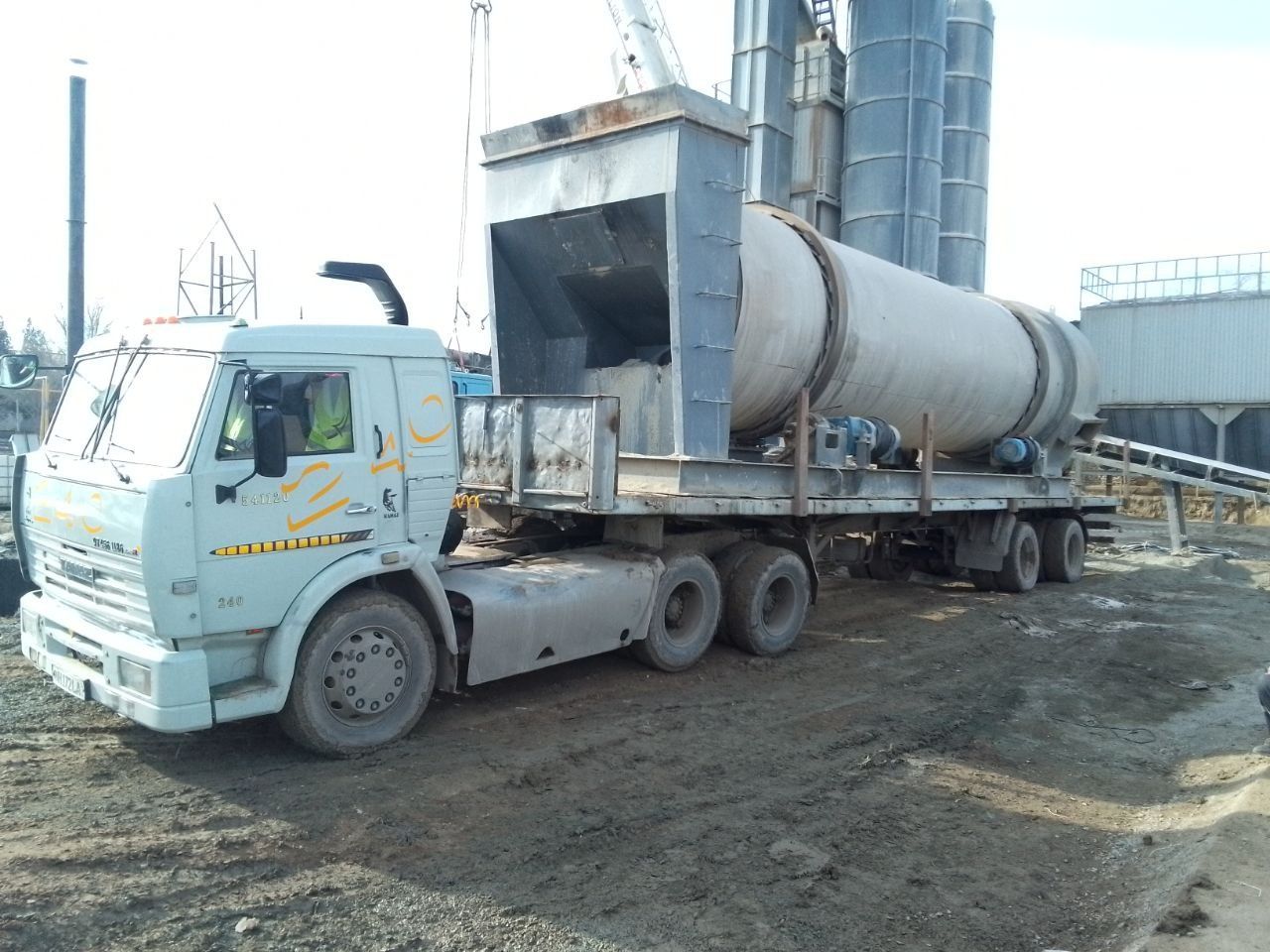Kamaz tigach metan gaz va maz pritsep