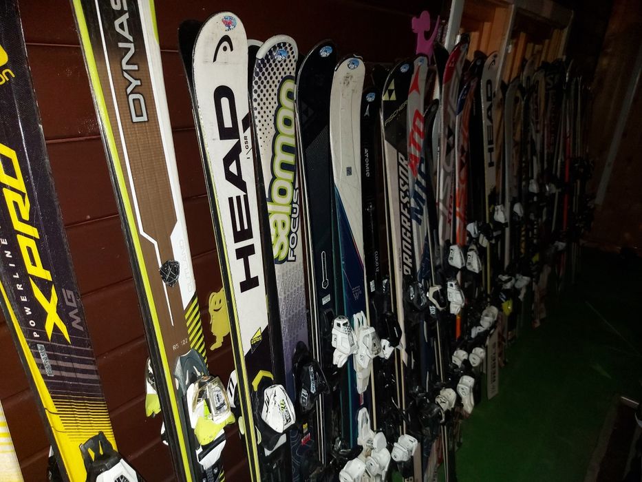 Vând, Schiuri, uscator ,rastele