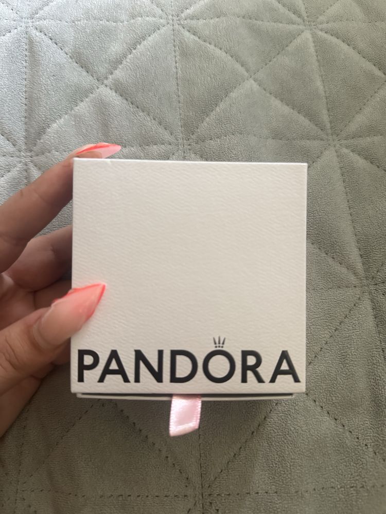 Disney x Pandora твърда гривна Любов от първа захапка