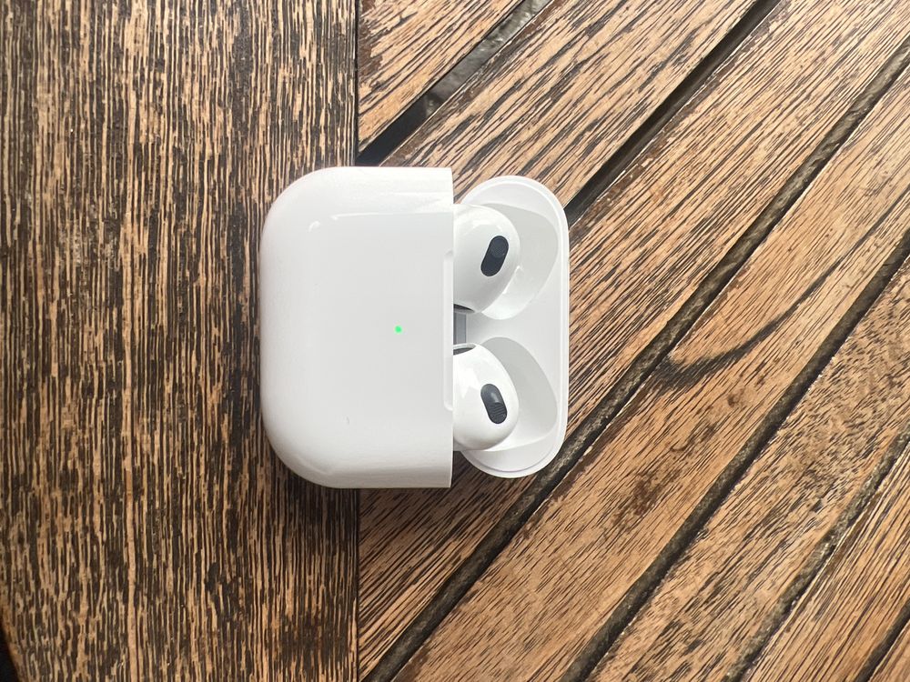 Безжични слушалки Apple - AirPods 3 MagSafe Case