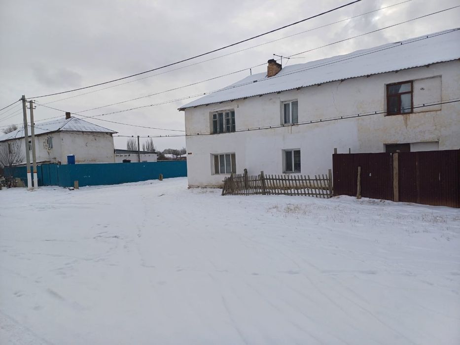 4 бөлмелі үй этаж кірпіштен салынған