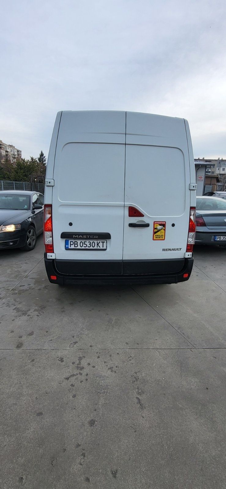 Продавам Бус Рено Мастър 2013г.Десен волан 2.3дизел 101к.с
2.3дизел 10