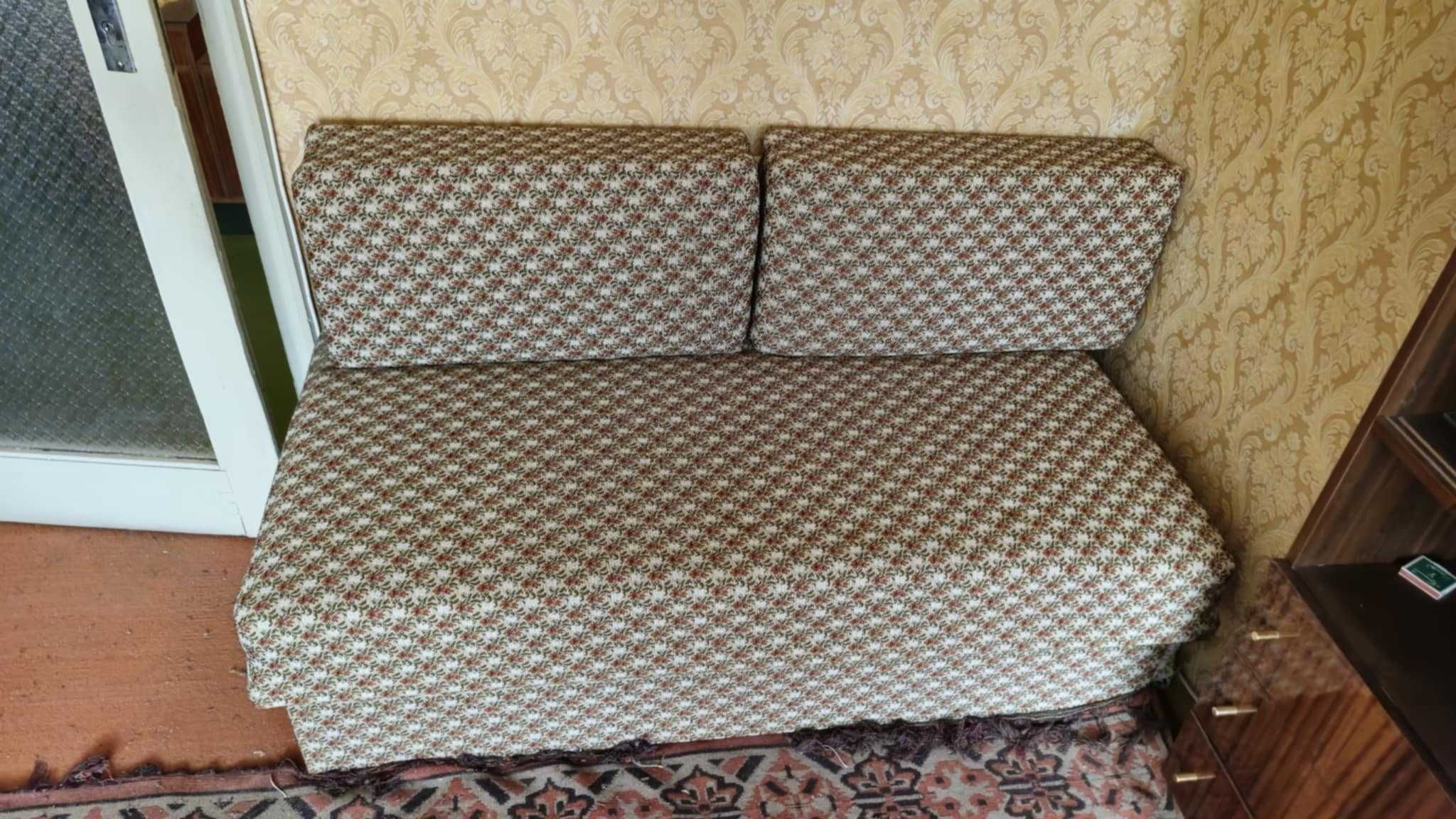 Кристални сервизи,сервиз за кафе,нов малък разтегателен диван с ракла