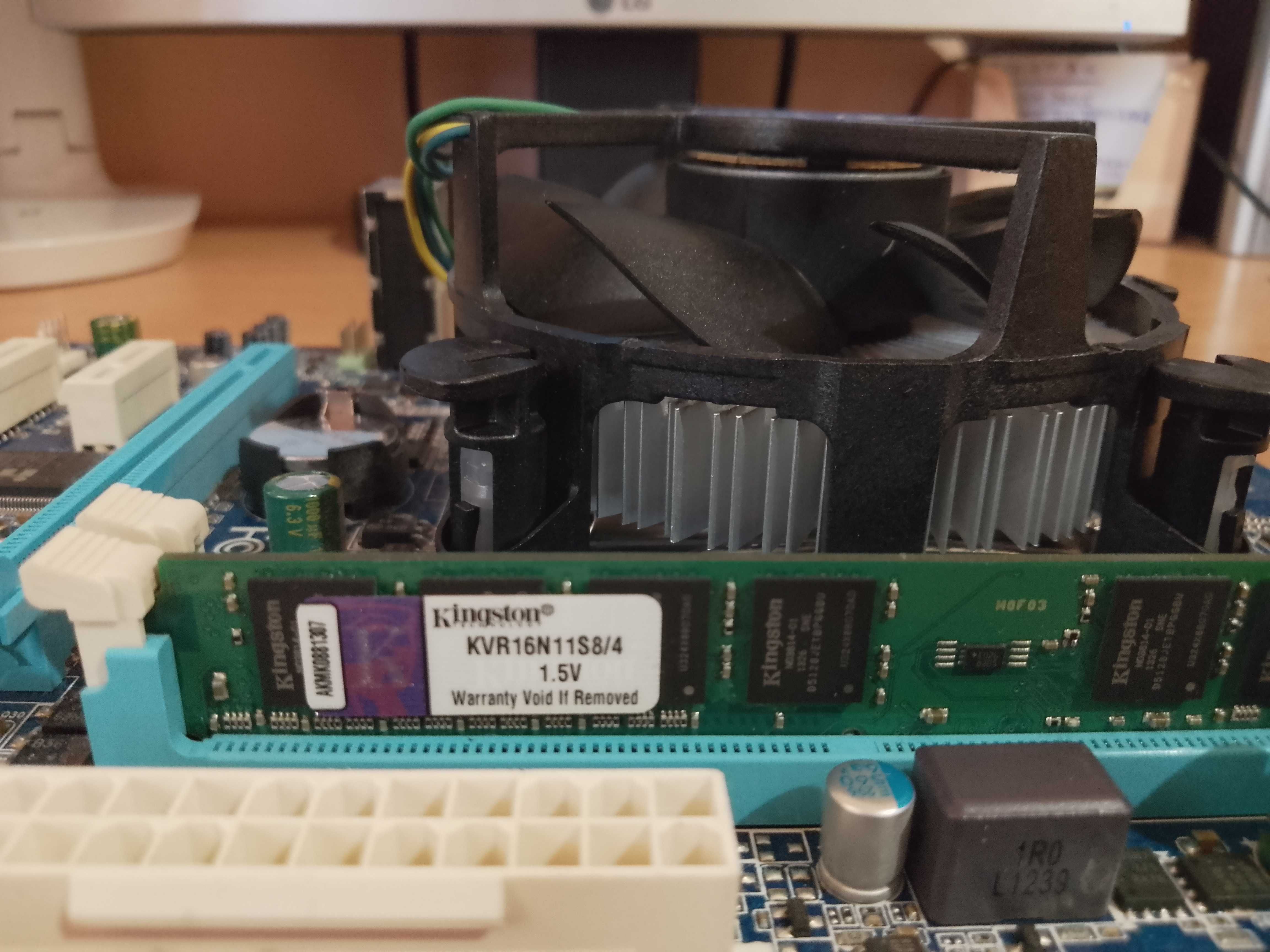 дънна платка Gigabyte с процесор Intel Celeron 2.70GHz и RAM памет 4GB