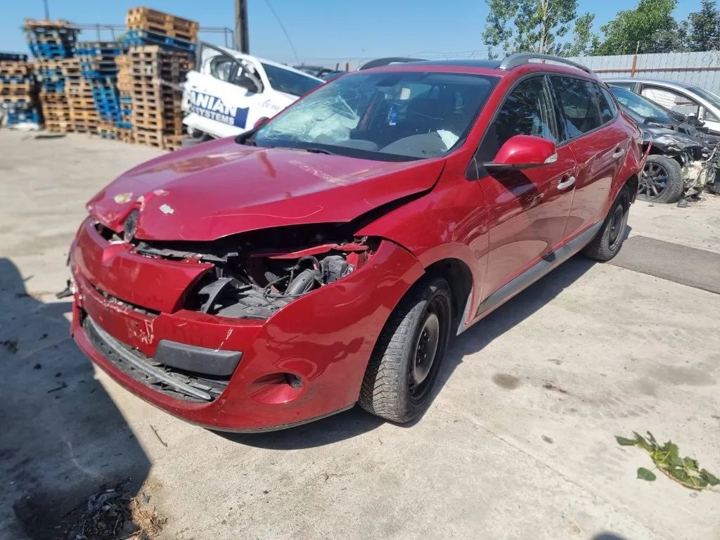 Dezmembrez Renault Megane 3, an 2010, motor 1.9 dci cutie de viteze manuala 6+1 trepte
