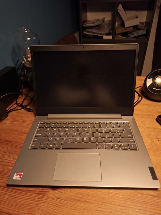 Laptop lenovo nou nouţi pentru elev sau student