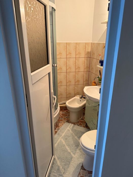 Vând apartament 3 camere, zona Traian