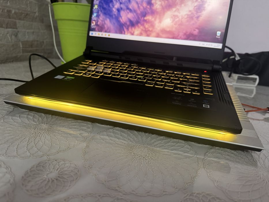 Лаптоп с NVIDIA видеокарта-8GB Ram-513GB