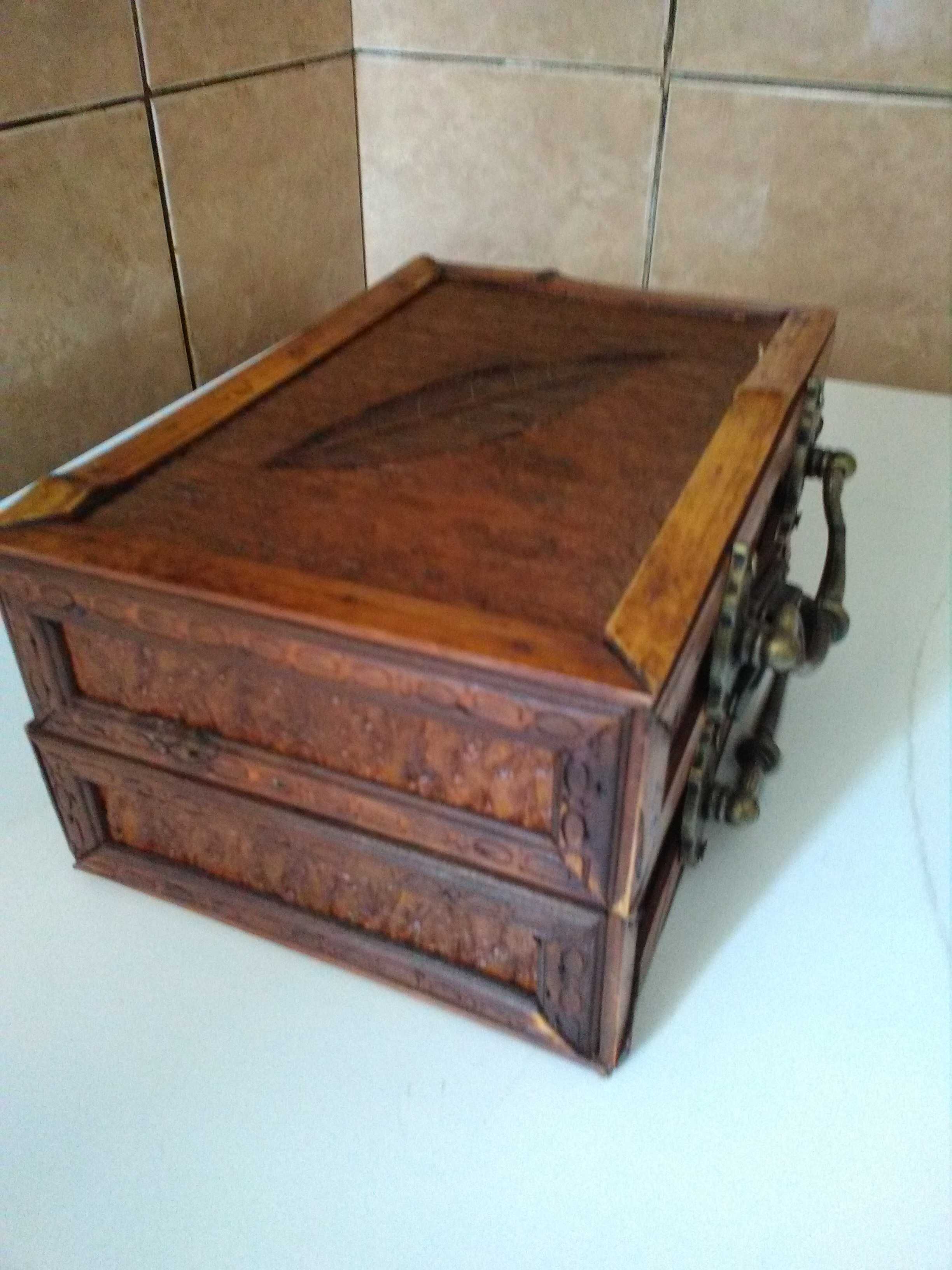 Cutie din lemn pt seturi de bijuterii, lungime 19cm