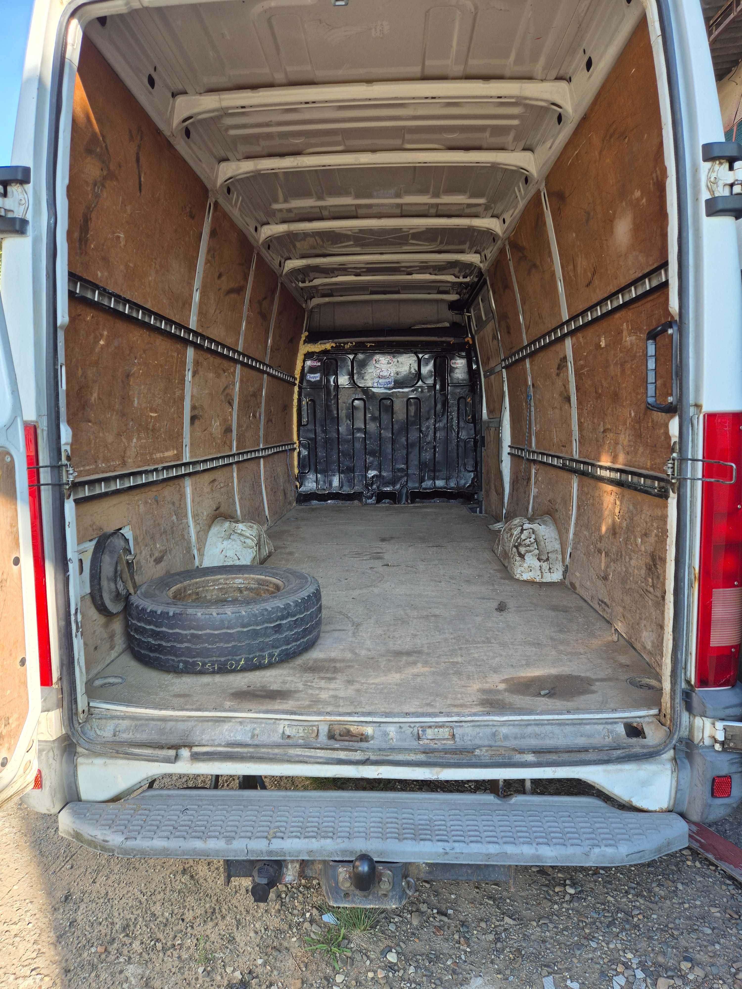 Inchiriez Sharan, Iveco 3,5T +Remorca 2 t