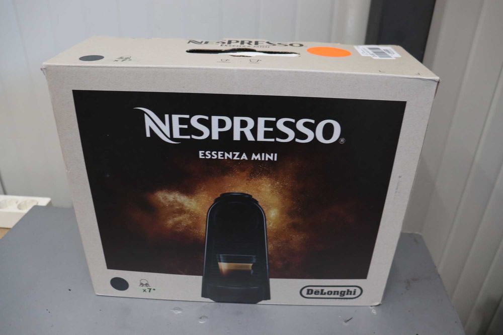 Мини кафе и еспресо машина Nespresso Essenza DeLonghi, черна