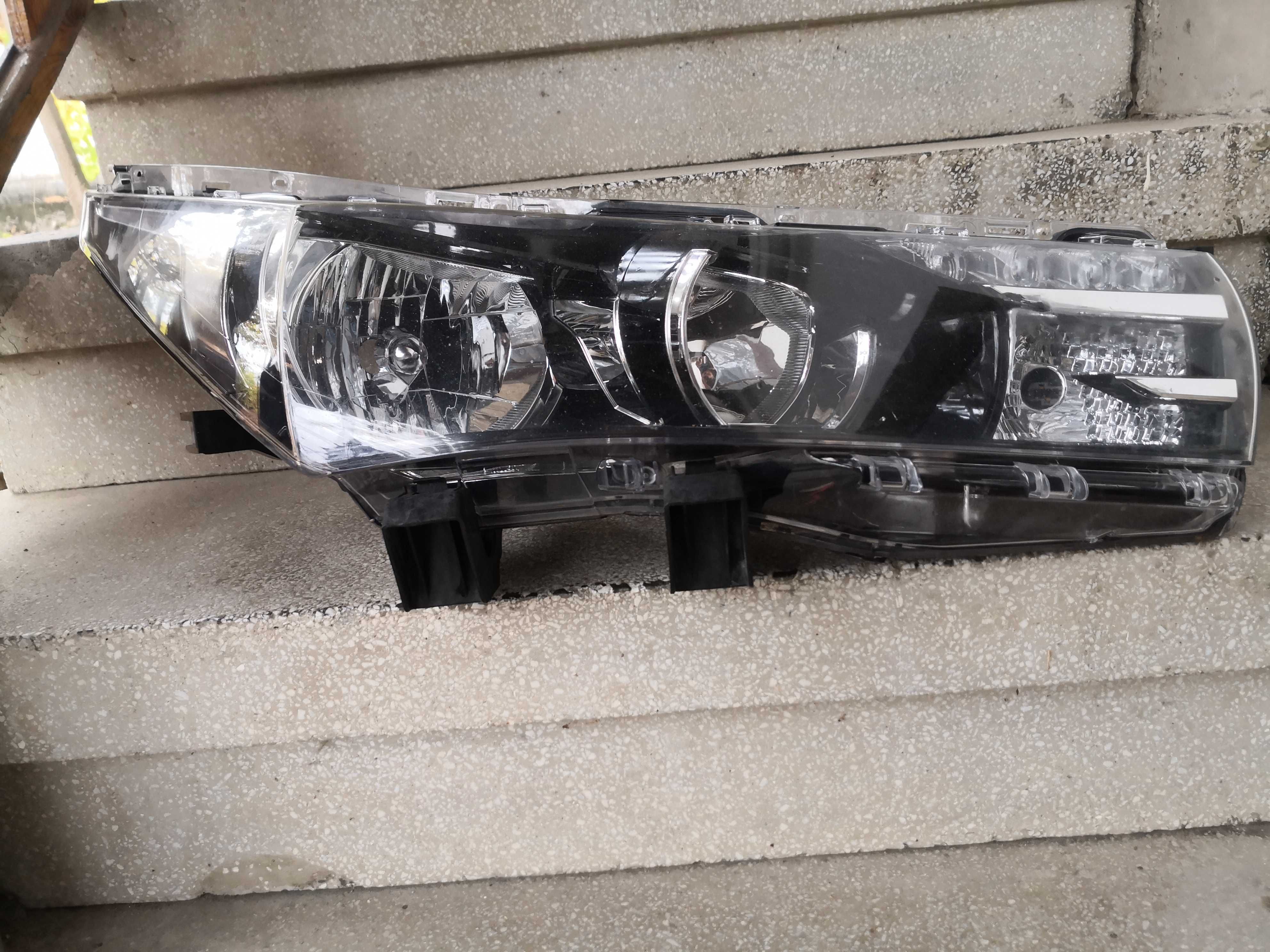 Фар Тойота Корола десен LED/Фар Toyota Corolla e180 LED Оригинален