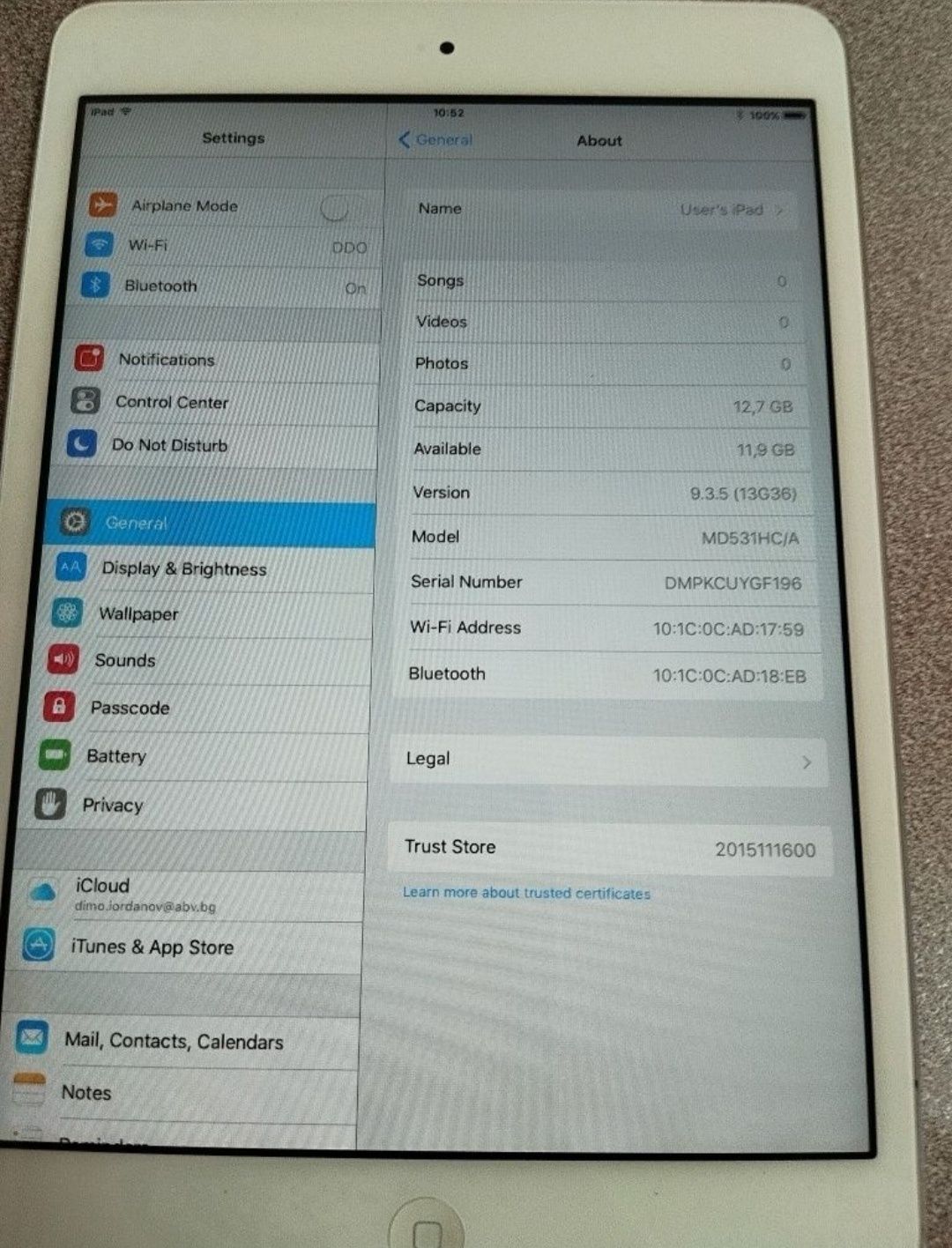 Таблет Apple iPad Mini Wi-Fi 16GB iOS 9.3.5 7.9 инча Dual Core 1.0 GHz