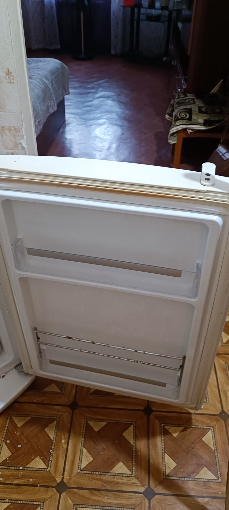 Продам холодильник рабочий.