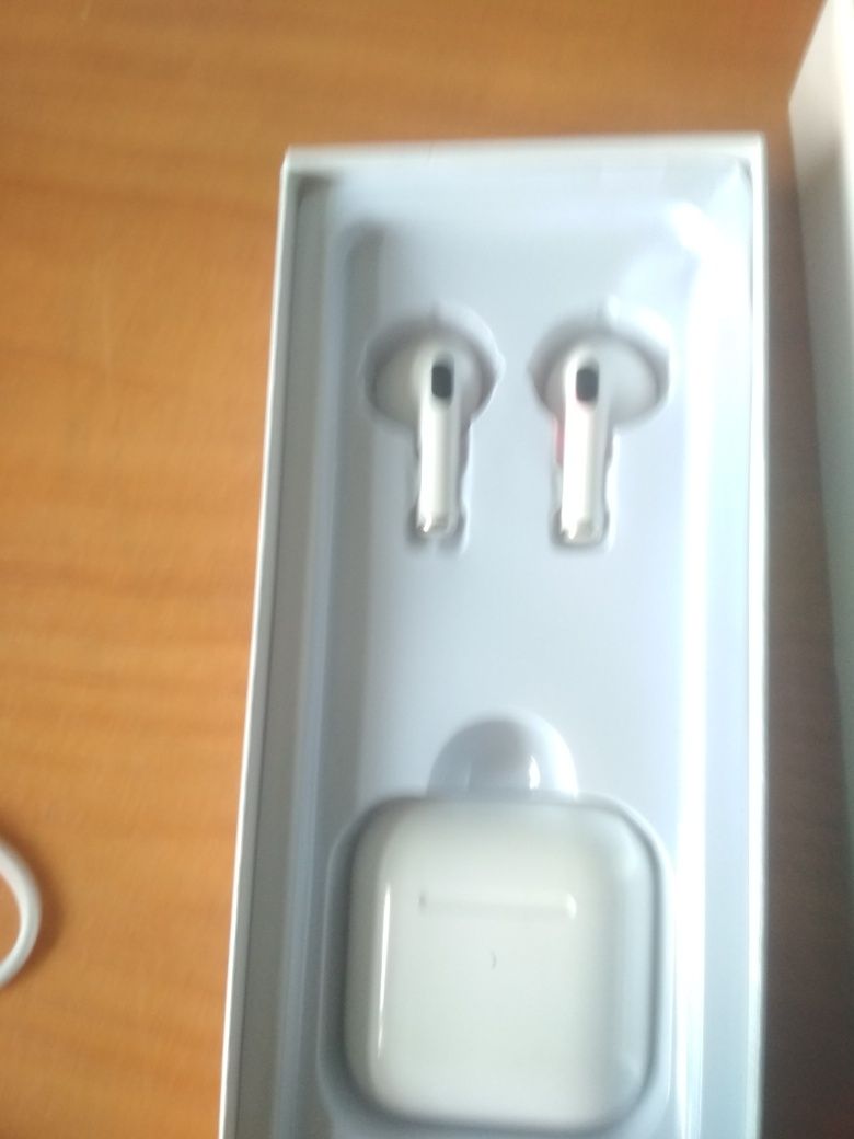 Airpoods Pro 5 sotiladi. Продаются AirPods Pro 5.