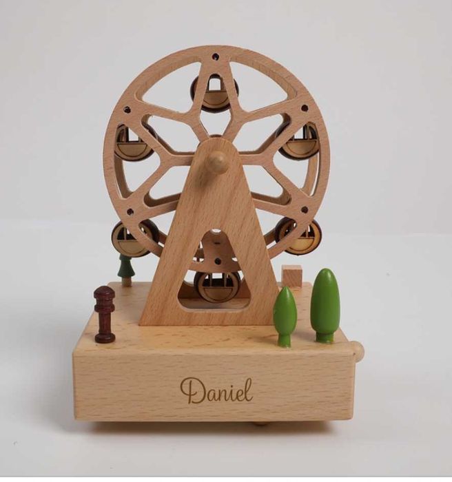 Уникална персонализирана дървена музикална кутия. Идеална за подарък